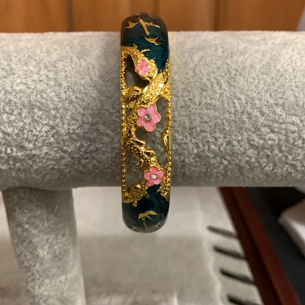 Jiu Long Xing gold tone green and pink hinge bracelet - Picture 5 of 7